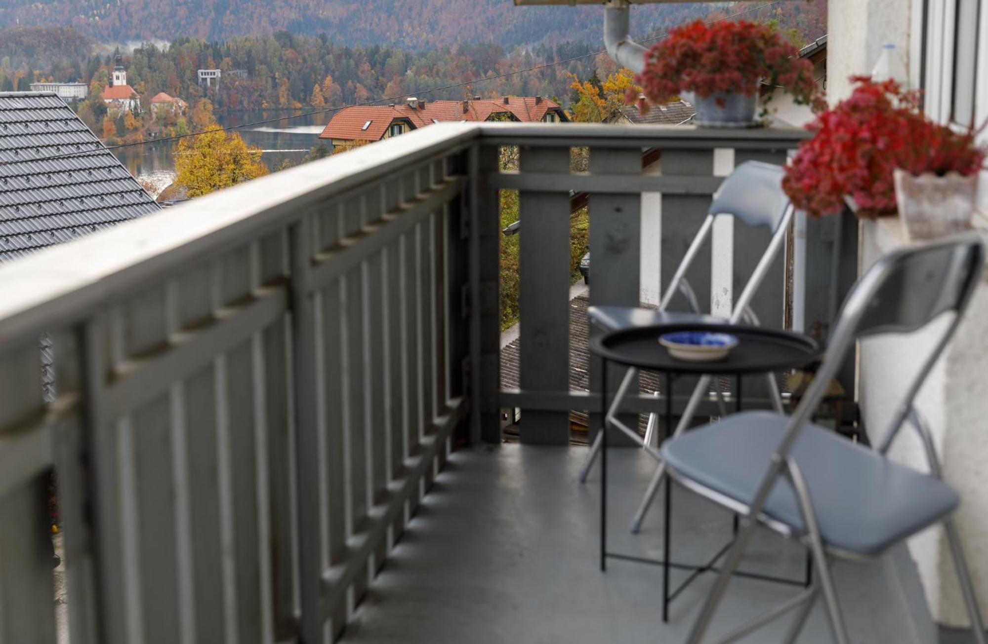 Apartment Mavrica Bled, Quiet Location, With A View Of The Lake Екстериор снимка